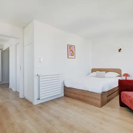 Premium - Cambronne- Sport Lavatory Apartment