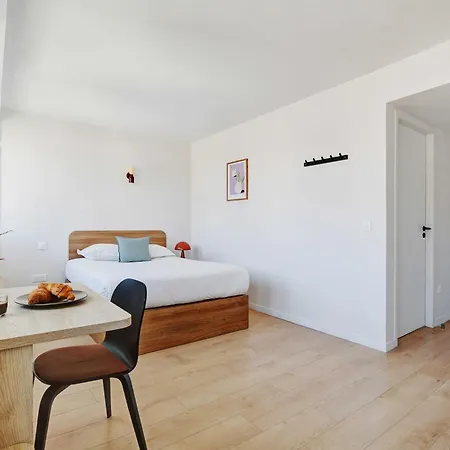 Premium - Cambronne- Sport Lavatory Apartment *