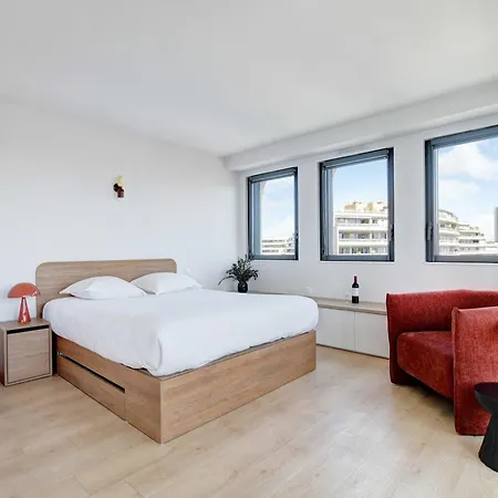 Premium - Cambronne- Sport Lavatory Apartment *