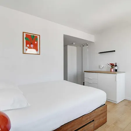Premium - Cambronne- Sport Lavatory Apartment *