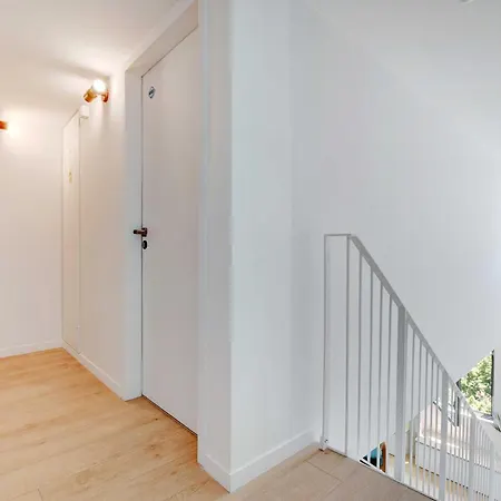 Premium - Cambronne- Sport Lavatory Apartment *